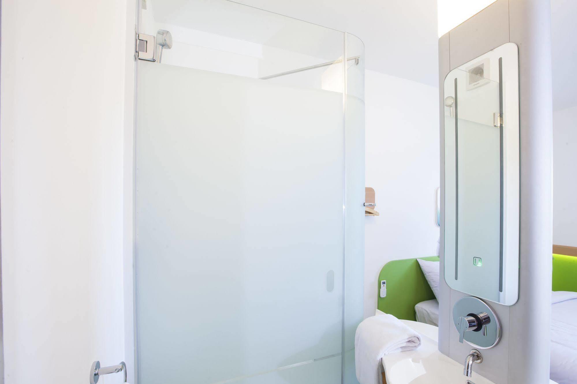 Cordia Hotel Makassar Airport Ngoại thất bức ảnh